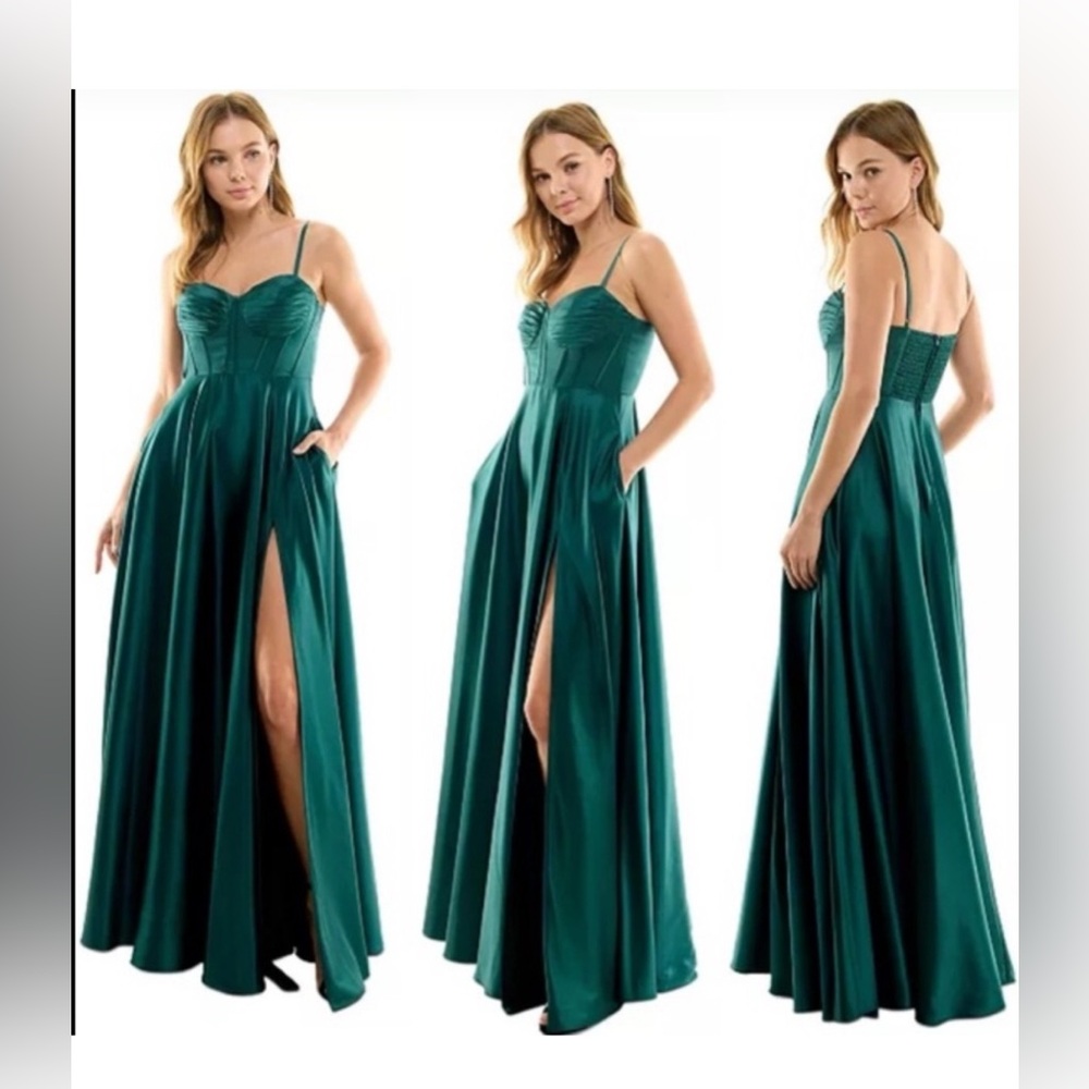 B.Darlin Juniors' Pleated-Bodice High-Slit Hunter Green
Evening Gown, 1/2, NWOT